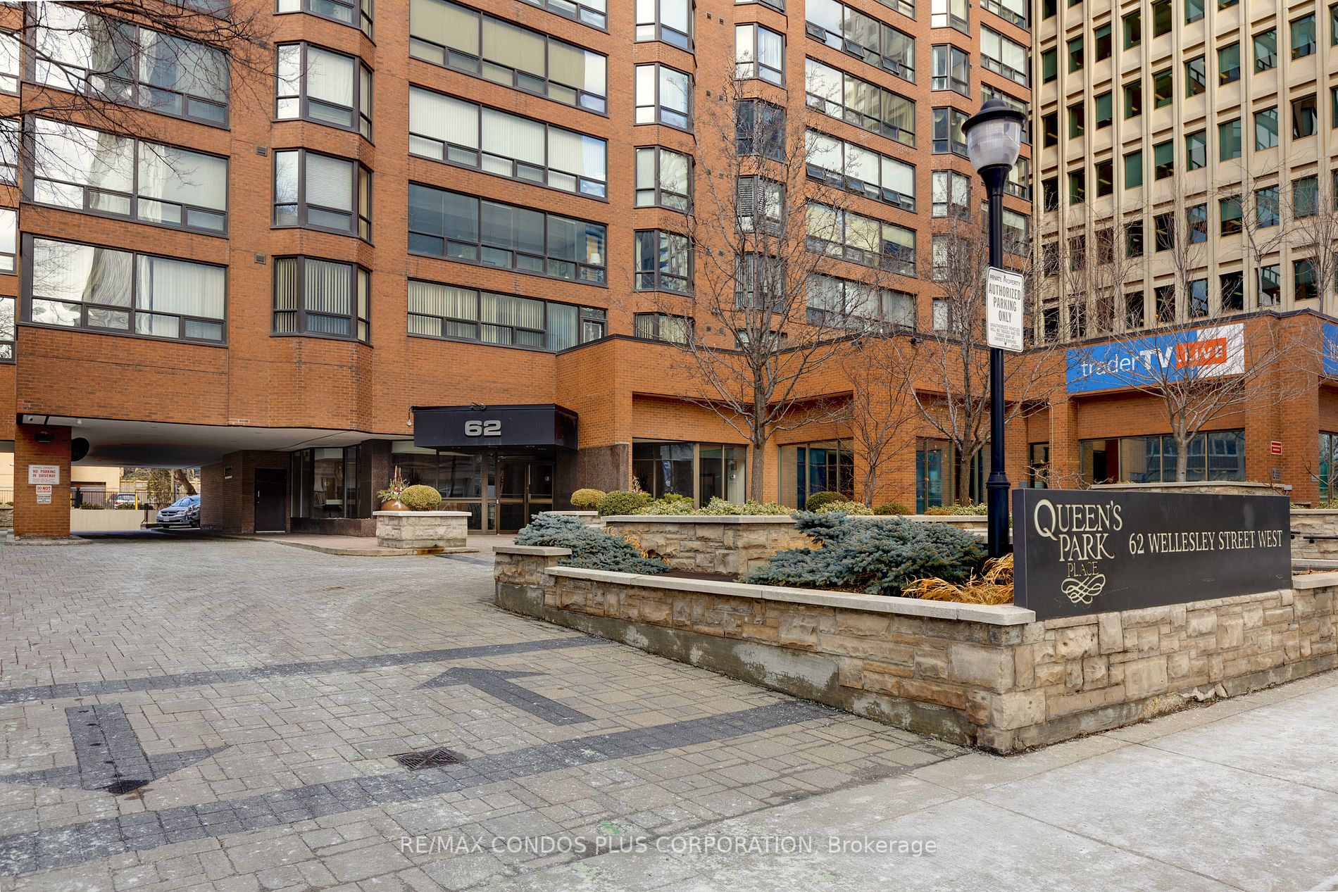 62 Wellesley St W, #502