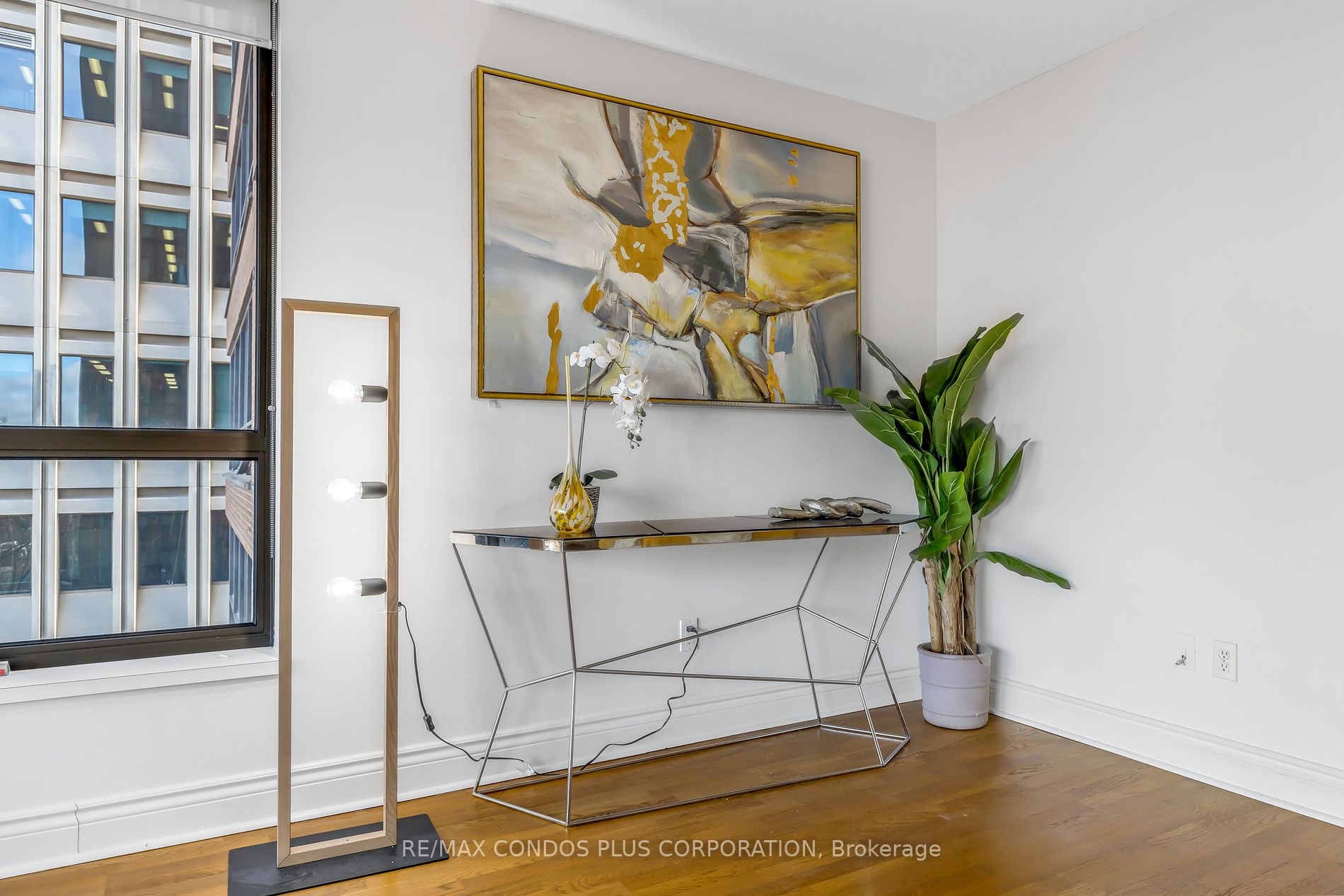 62 Wellesley St W, #502