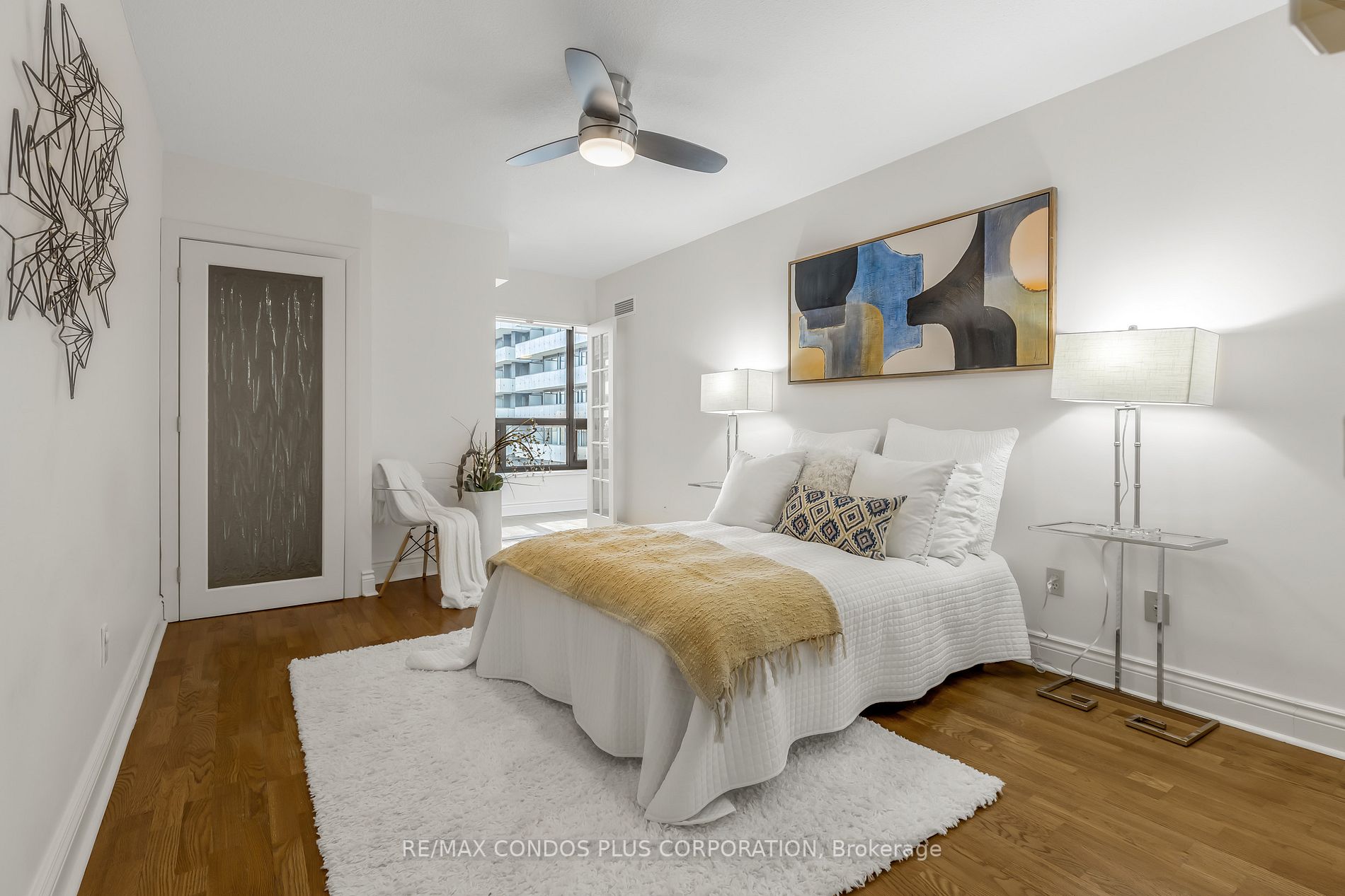 62 Wellesley St W, #502