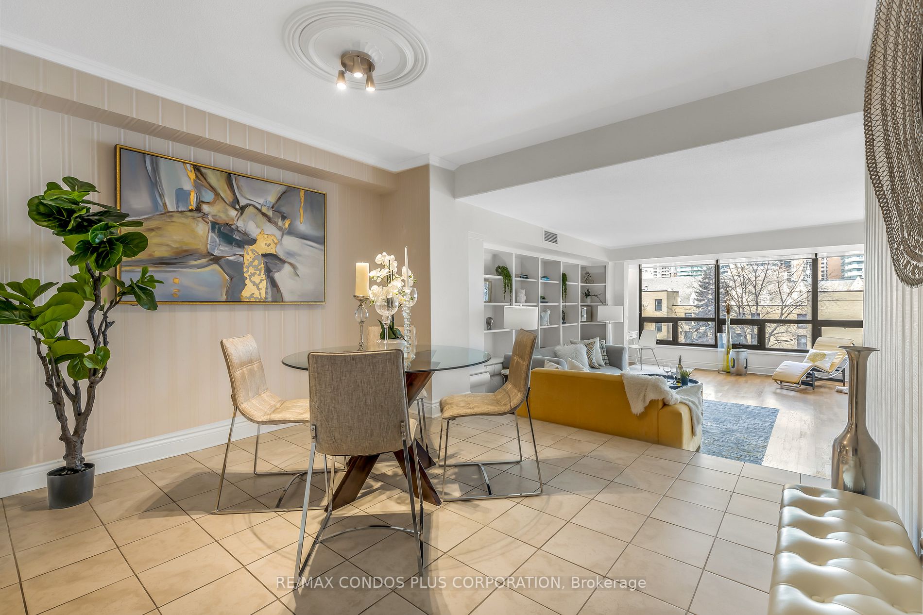62 Wellesley St W, #502