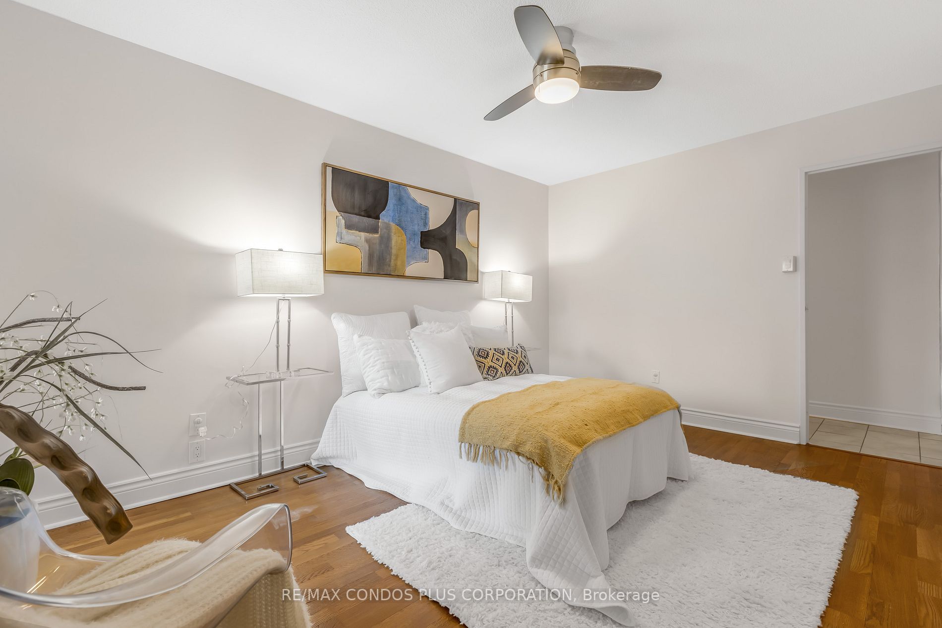 62 Wellesley St W, #502