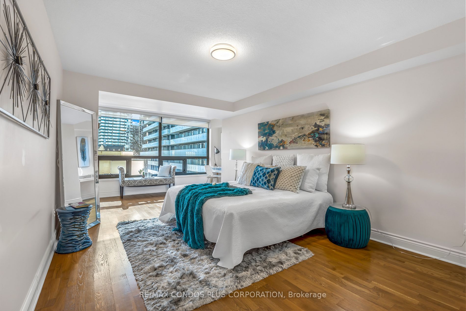 62 Wellesley St W, #502