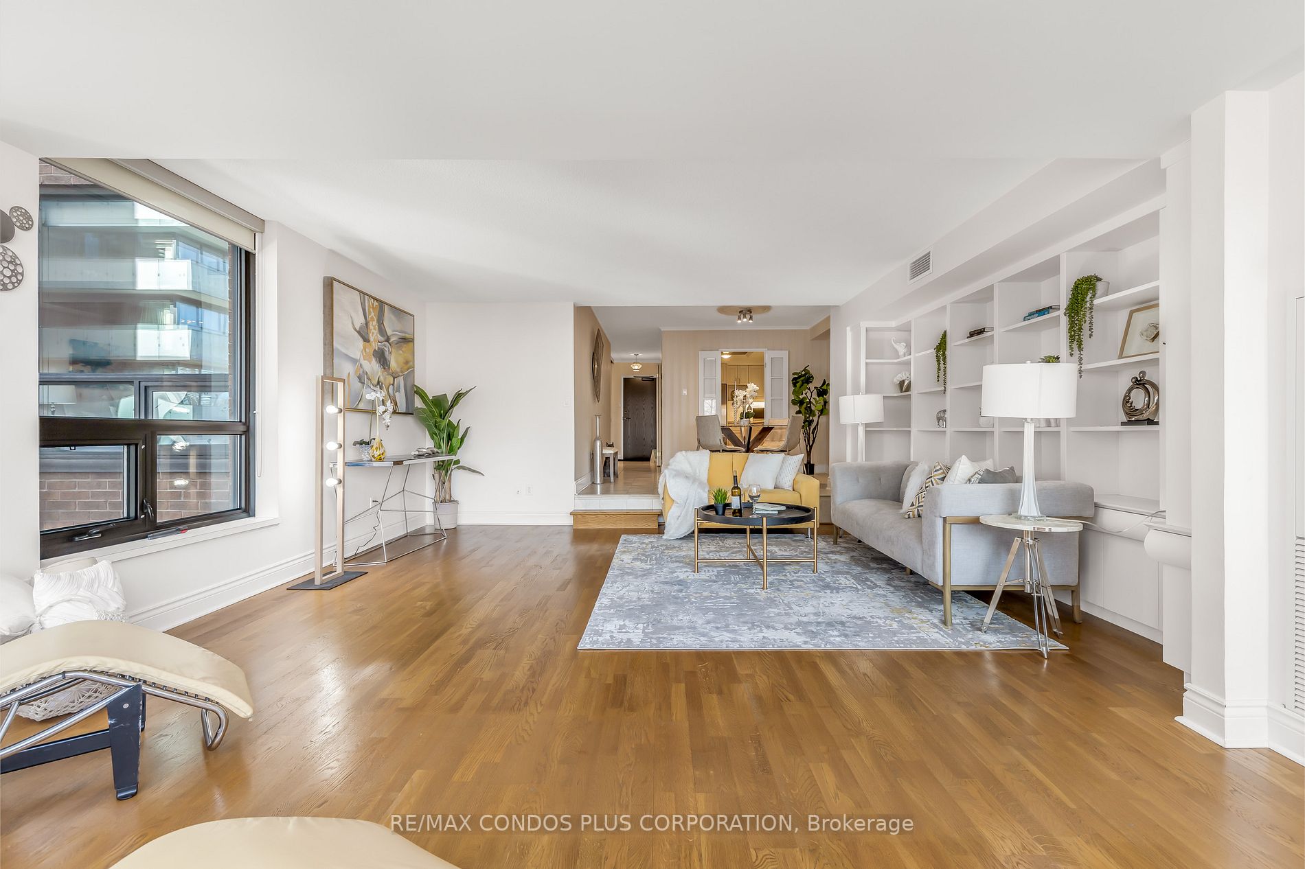 62 Wellesley St W, #502