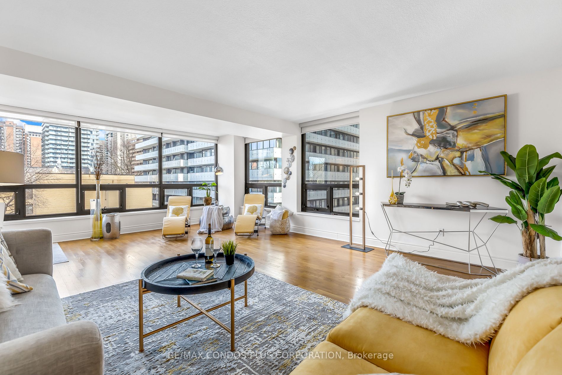 62 Wellesley St W, #502