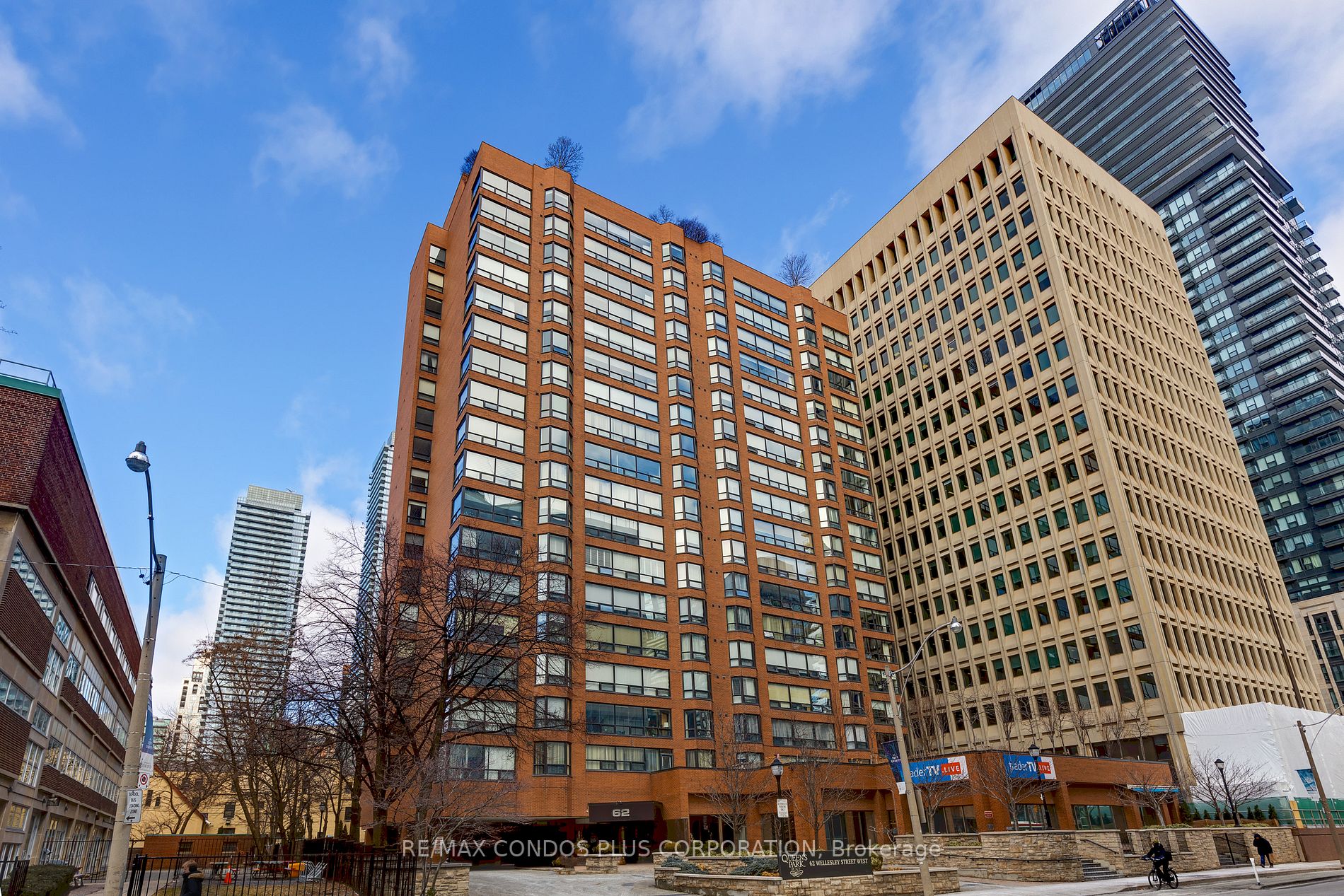 62 Wellesley St W, #502