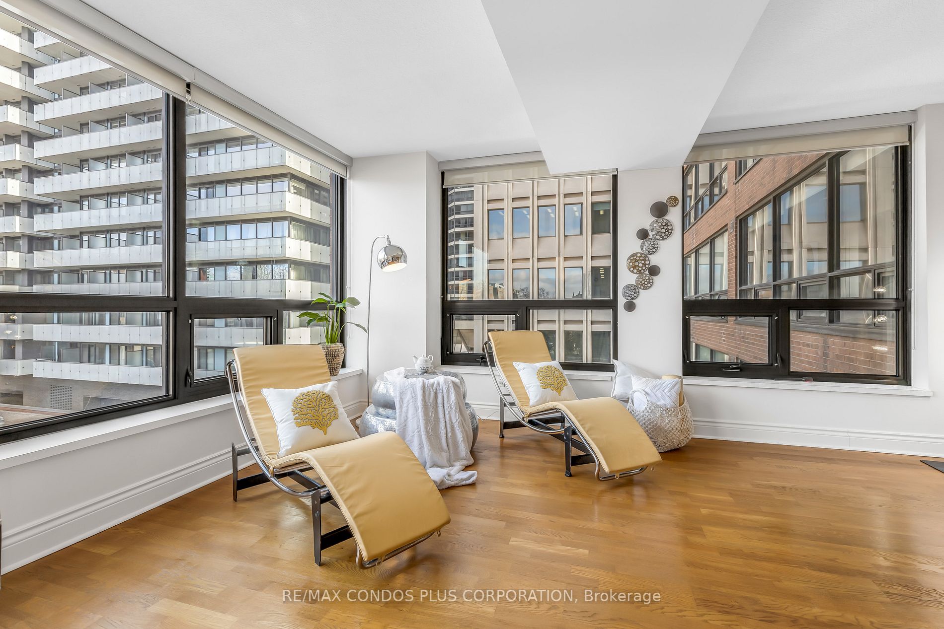62 Wellesley St W, #502