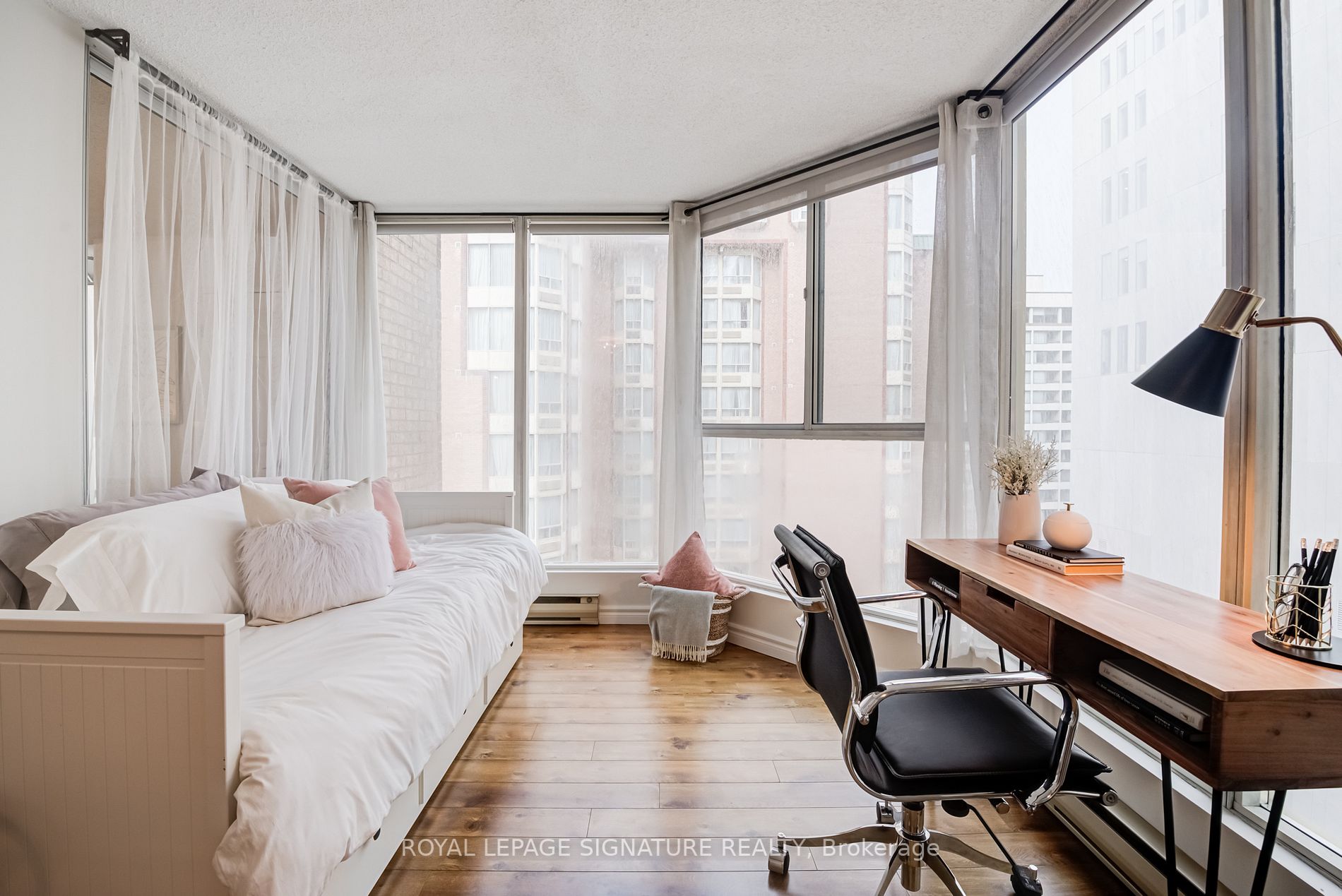 55 Centre Ave, #2002