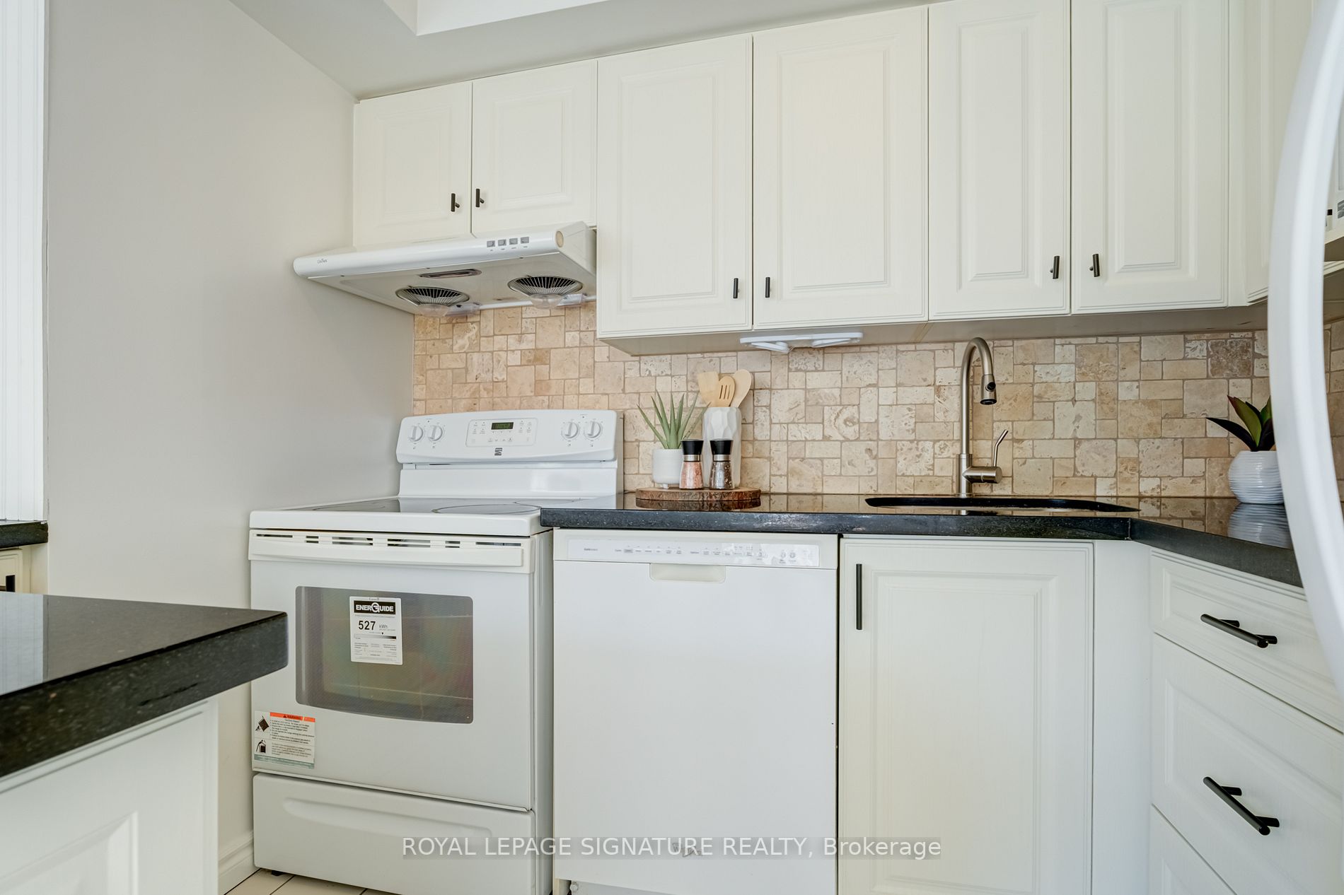 55 Centre Ave, #2002