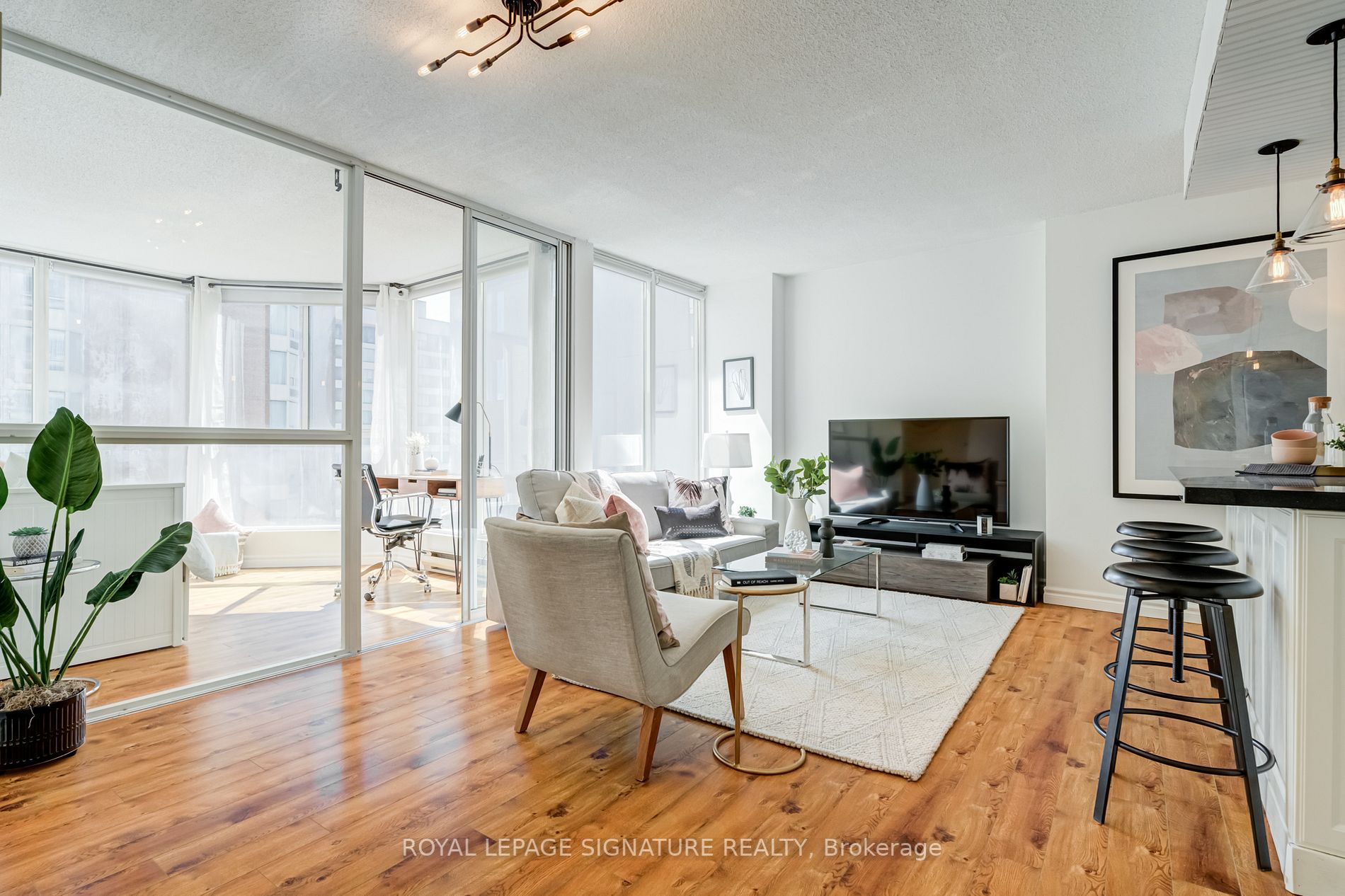 55 Centre Ave, #2002
