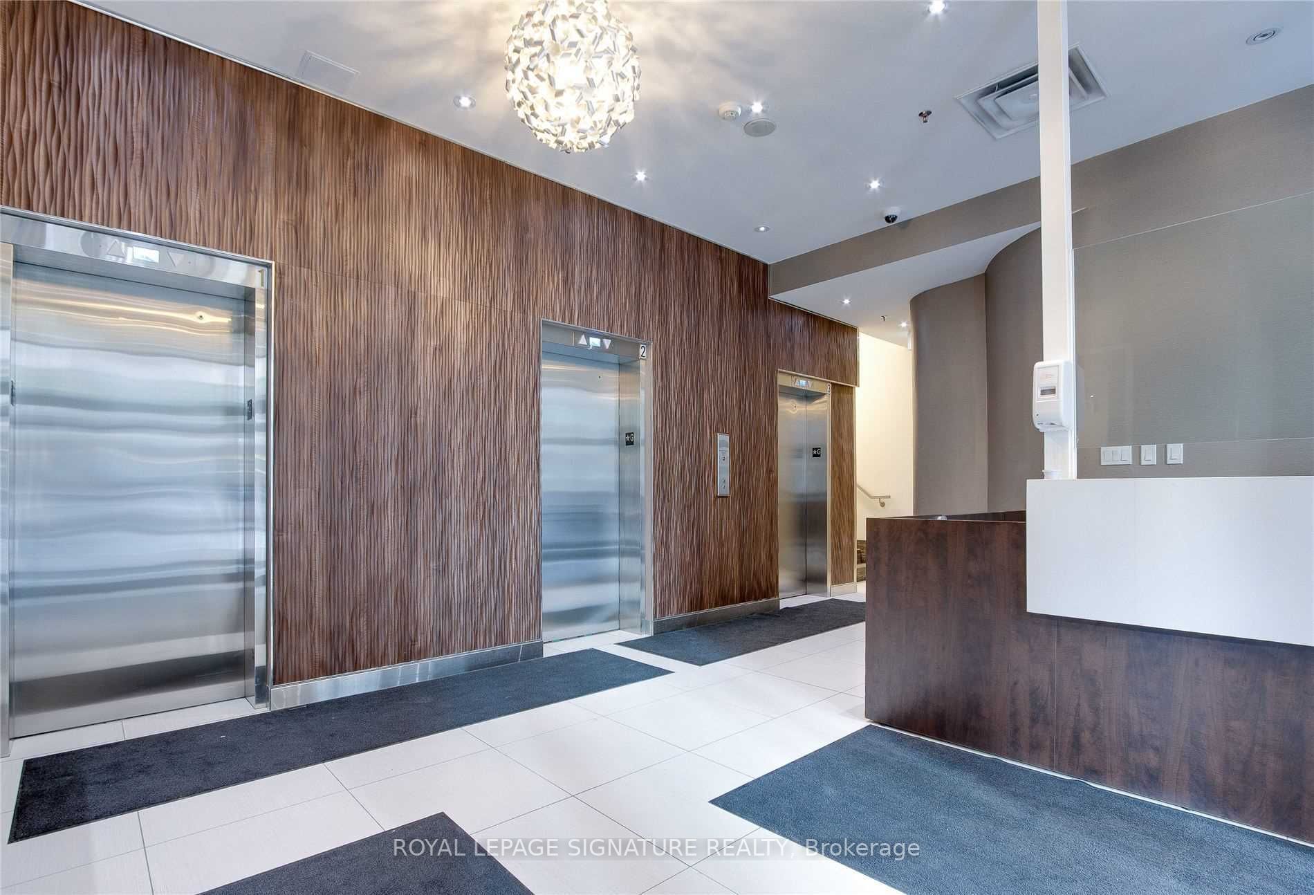 55 Centre Ave, #2002