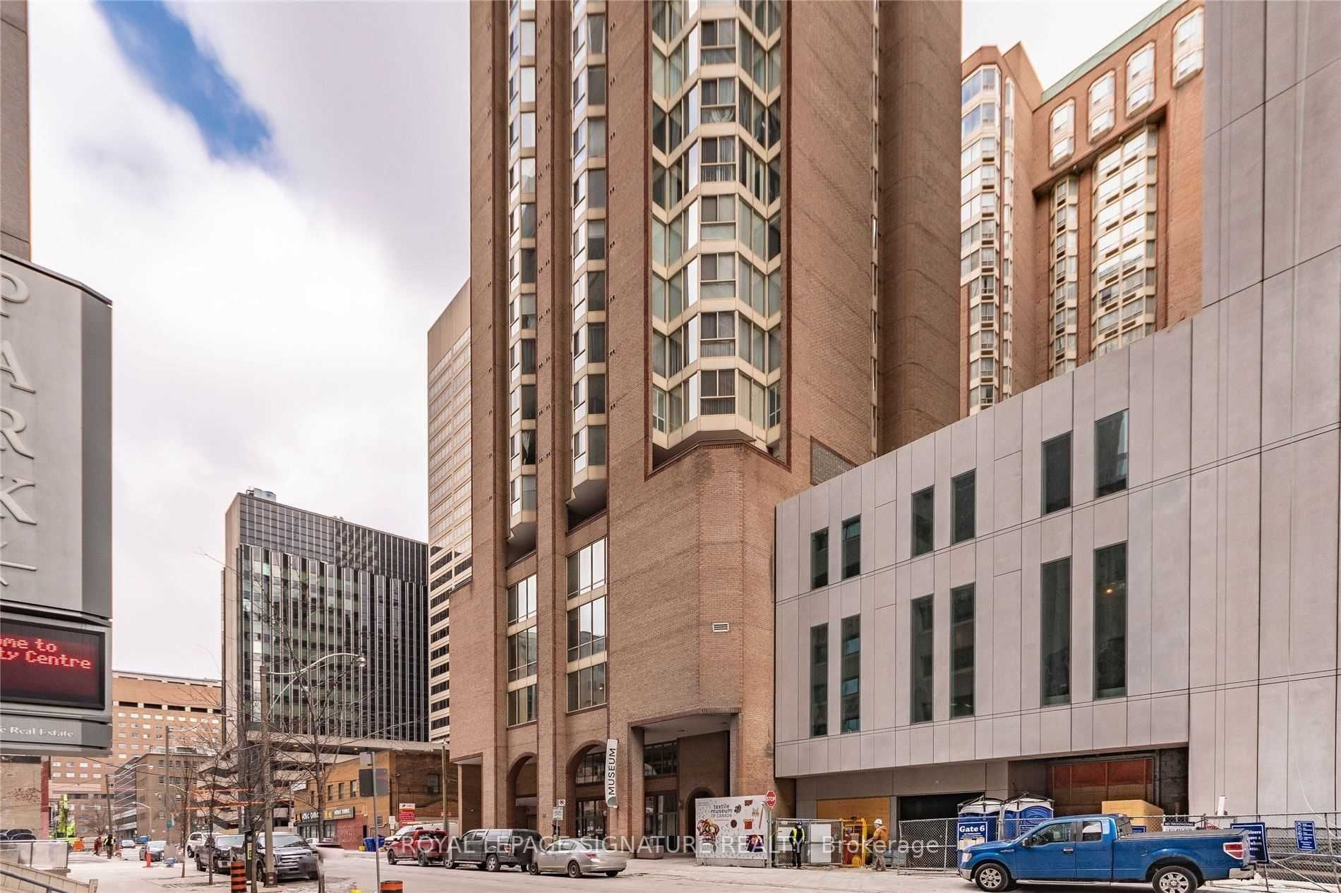 55 Centre Ave, #2002