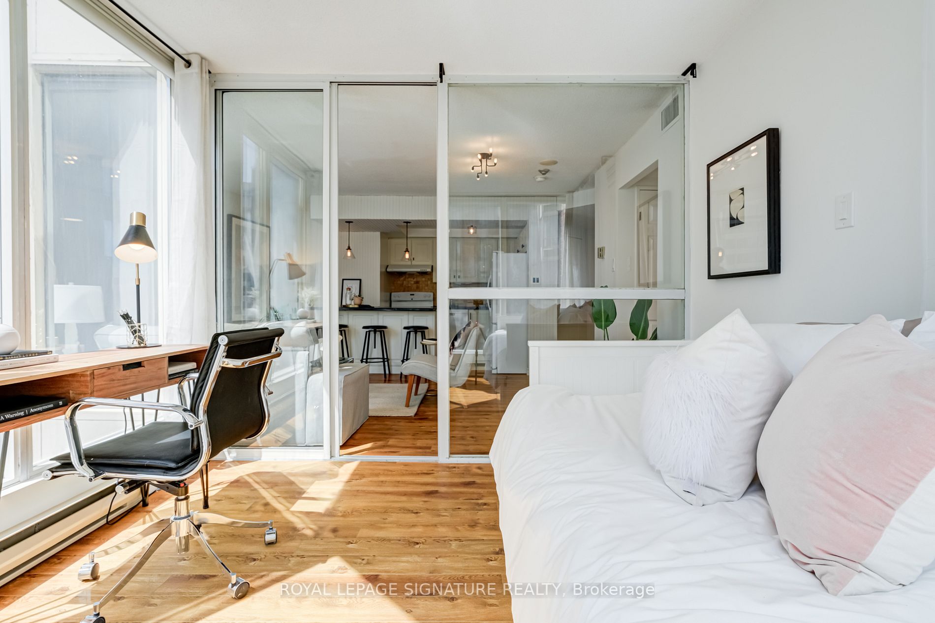 55 Centre Ave, #2002