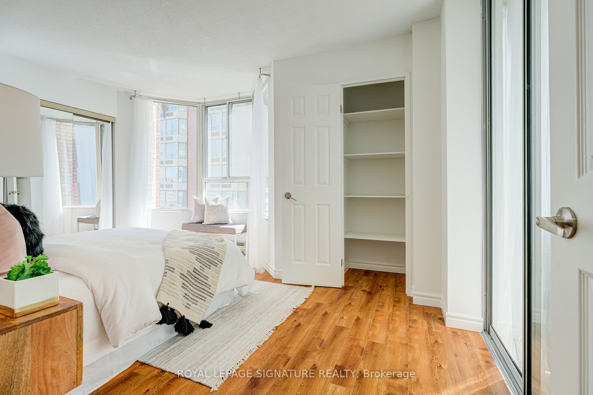 55 Centre Ave, #2002