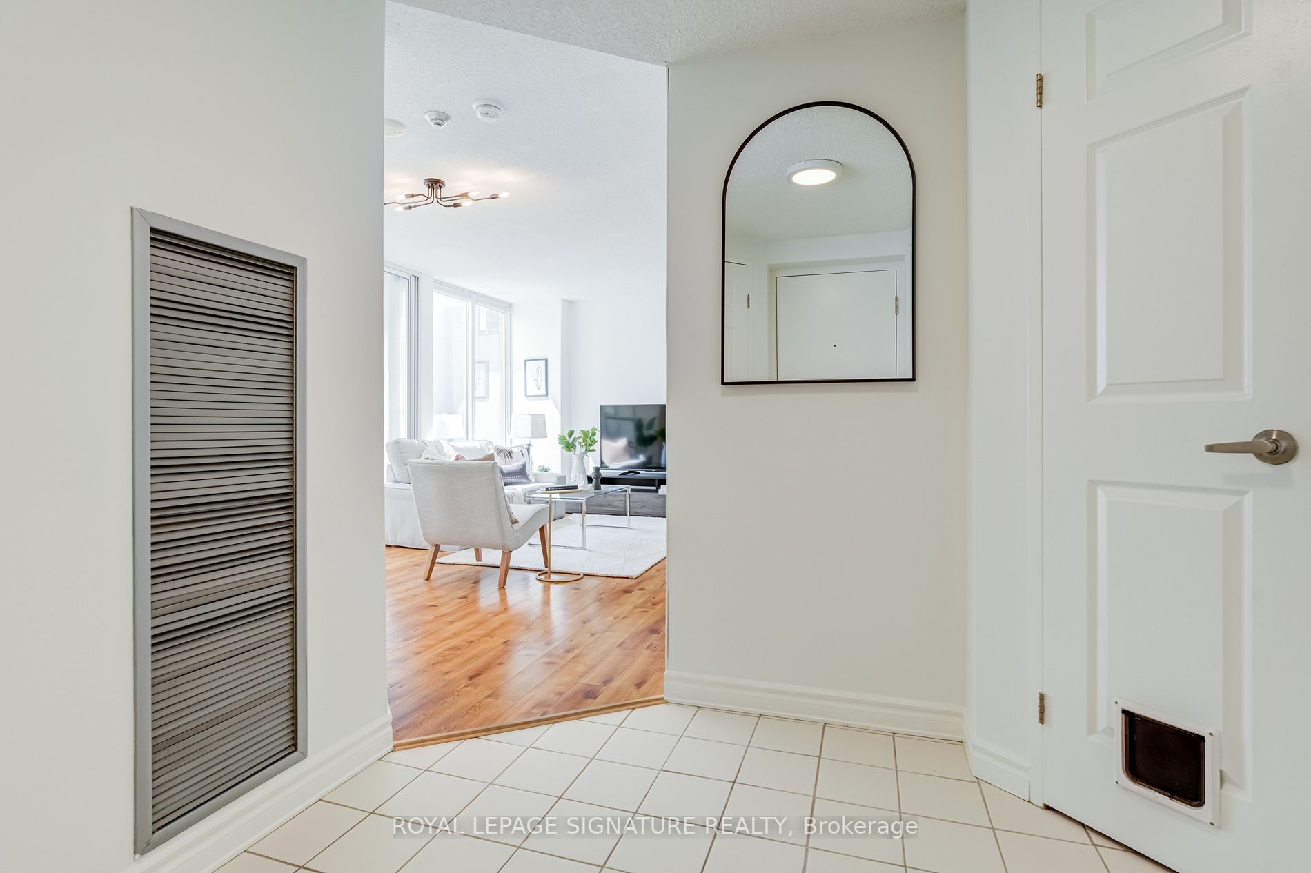 55 Centre Ave, #2002