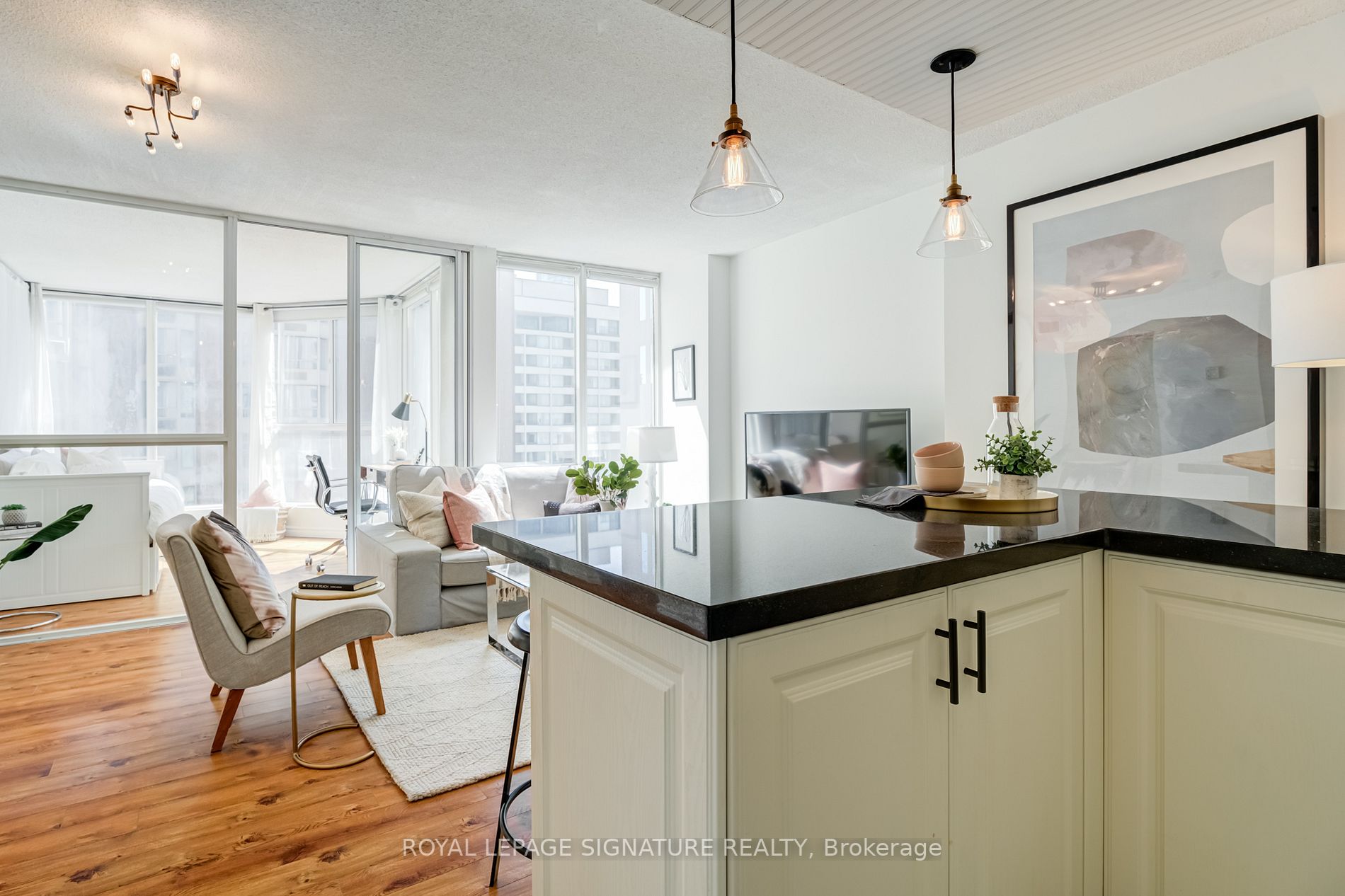 55 Centre Ave, #2002