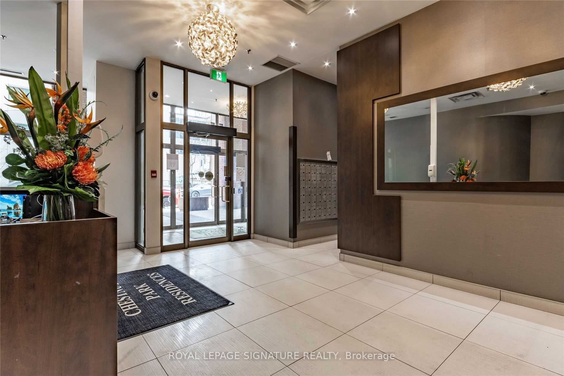 55 Centre Ave, #2002