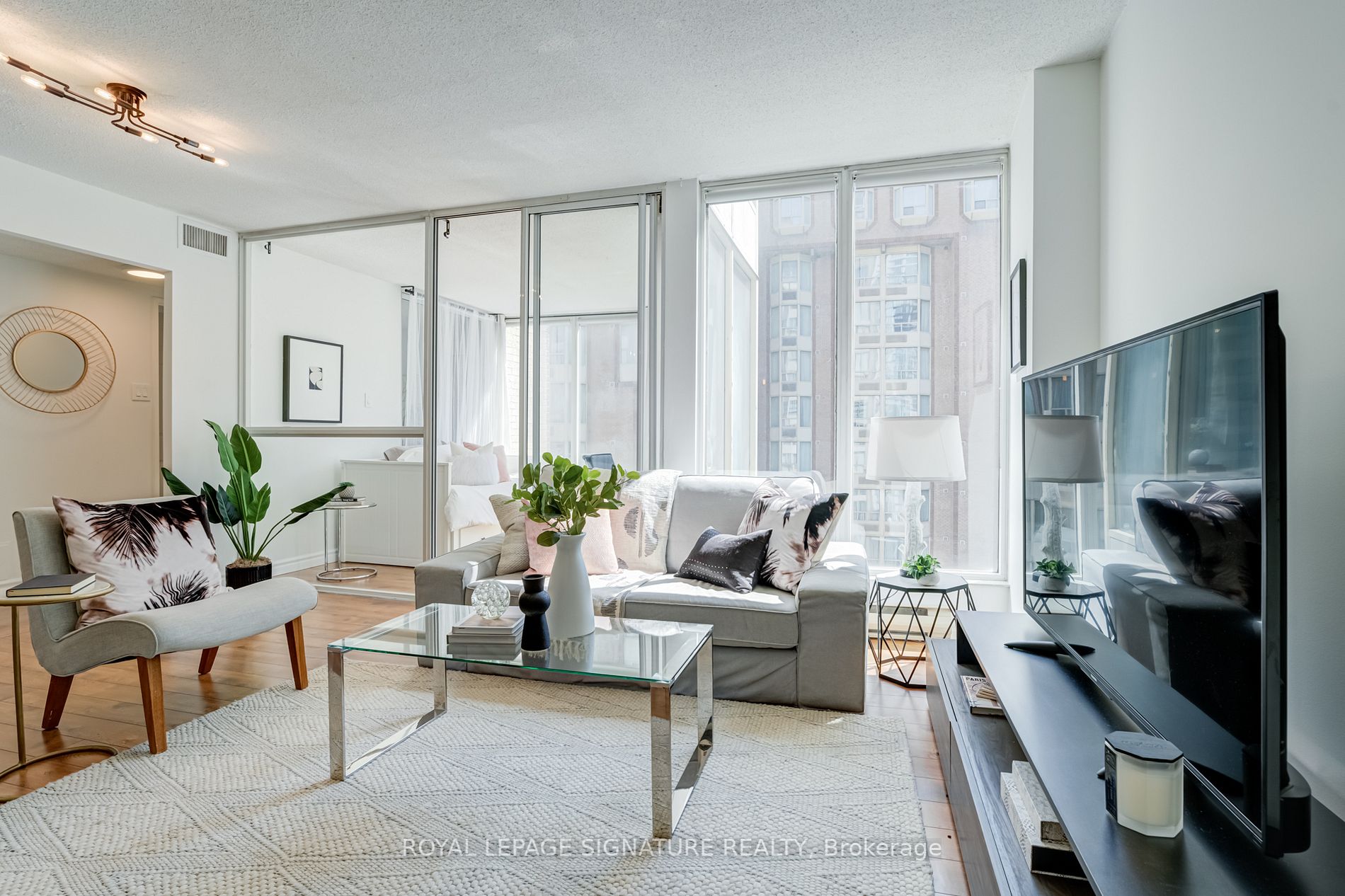 55 Centre Ave, #2002