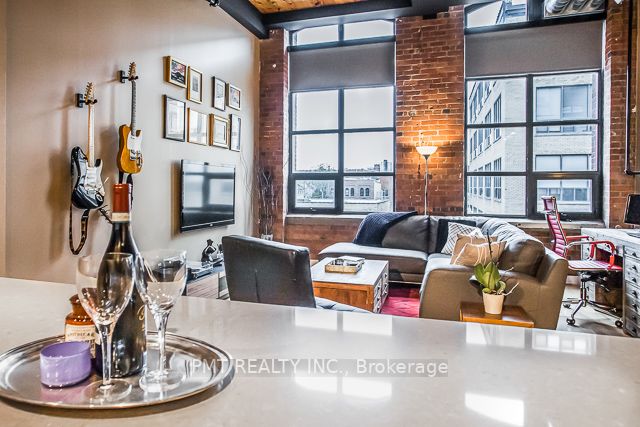 43 Hanna Ave, #334