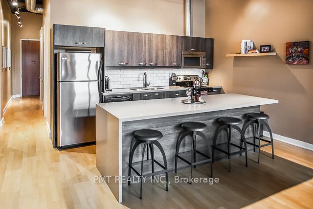43 Hanna Ave, #334