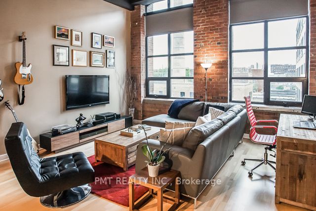 43 Hanna Ave, #334