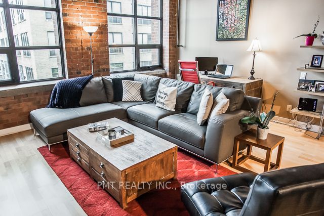 43 Hanna Ave, #334