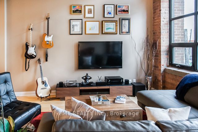 43 Hanna Ave, #334