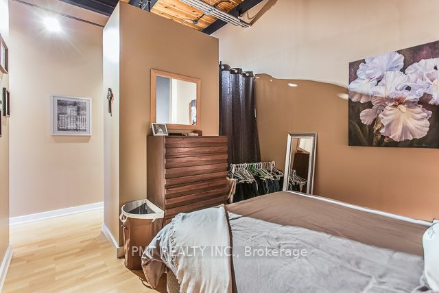43 Hanna Ave, #334