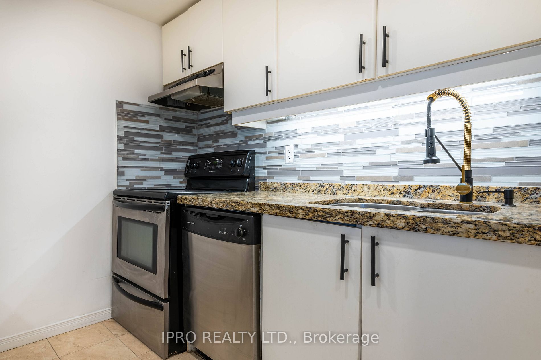 44 Gerrard St W, #1808