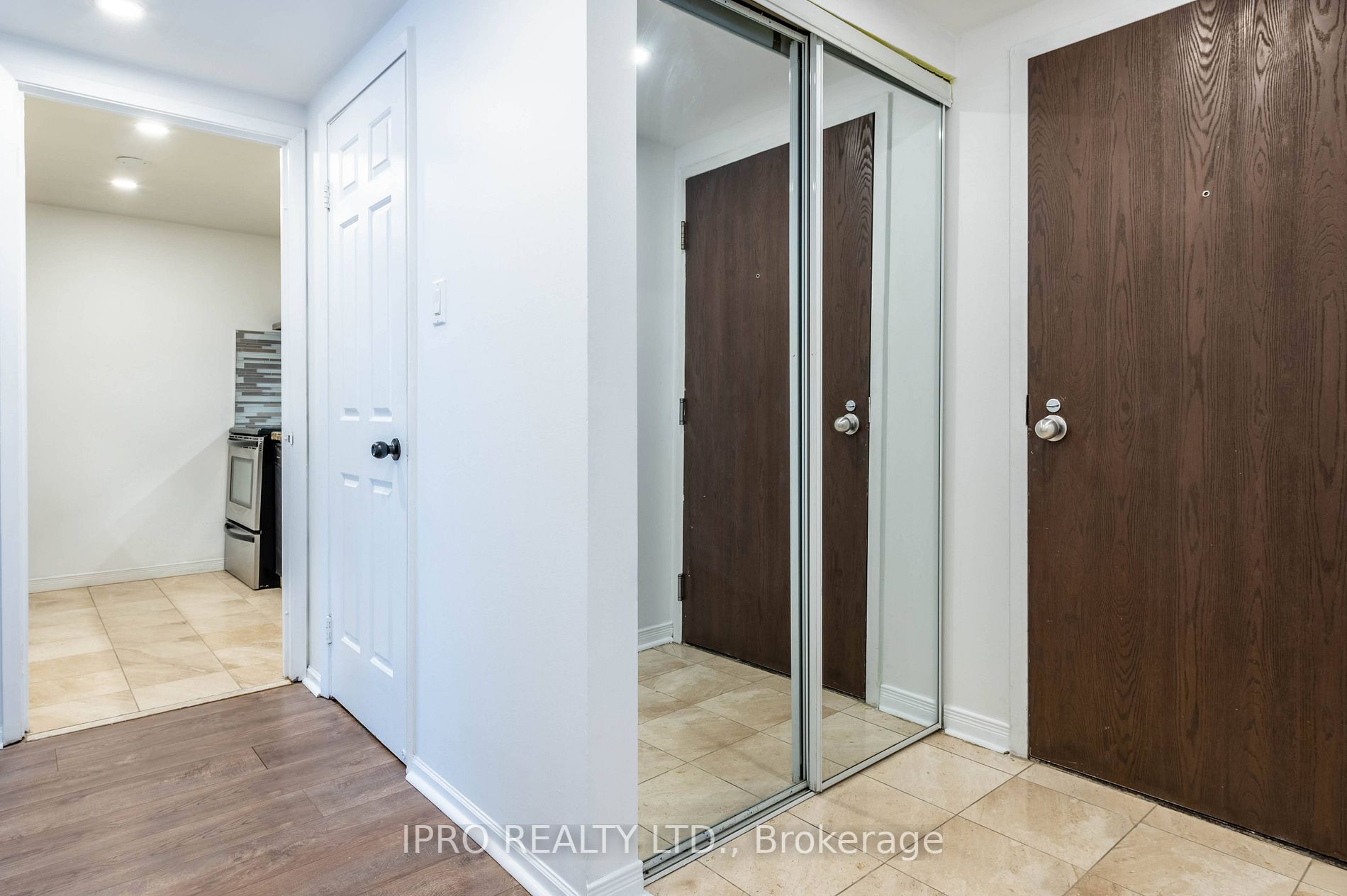 44 Gerrard St W, #1808