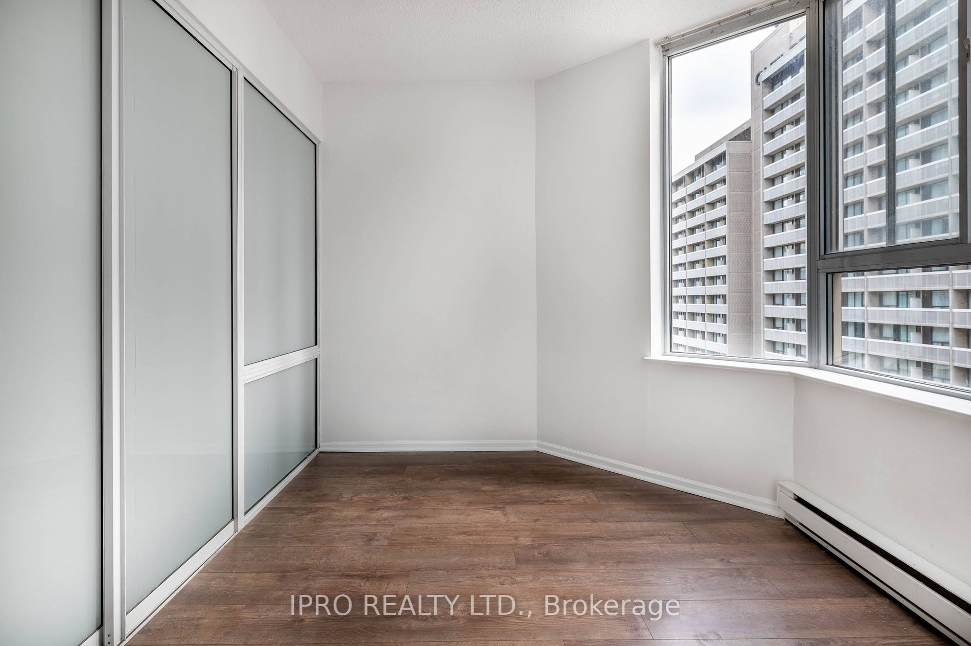 44 Gerrard St W, #1808