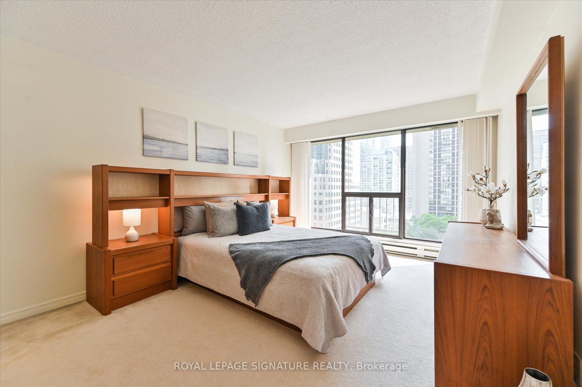 55 Harbour Sq, #1315