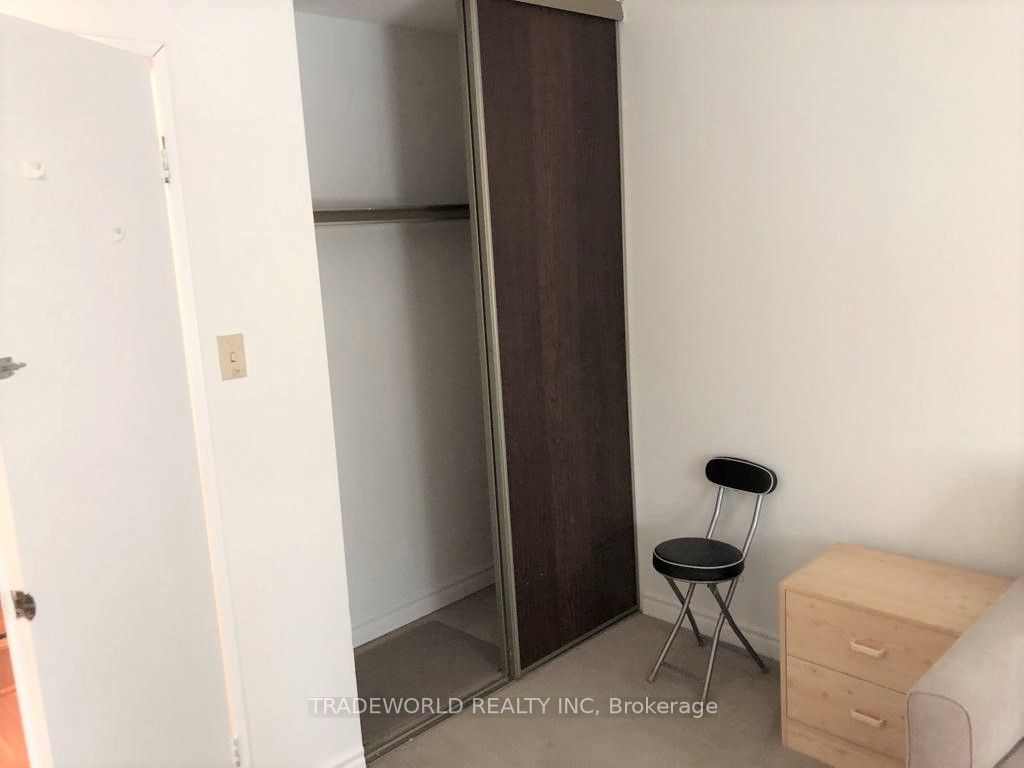 15 Pebble Bywy, #63
