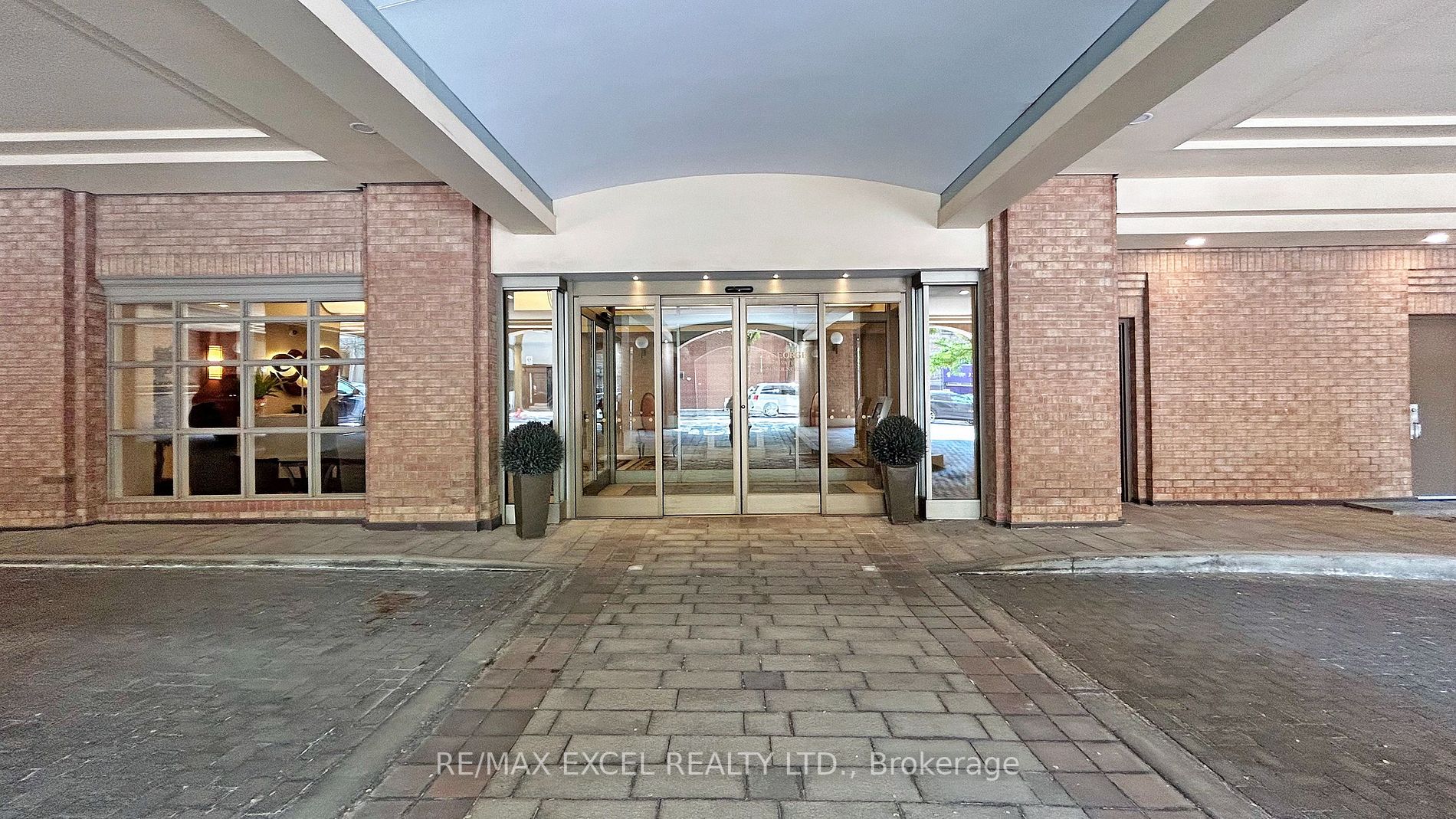 25 George St, #Ph4