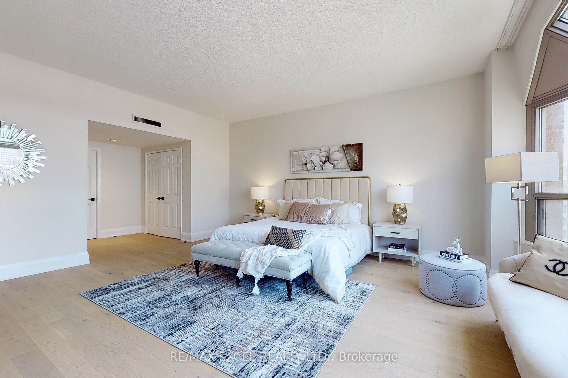 25 George St, #Ph4