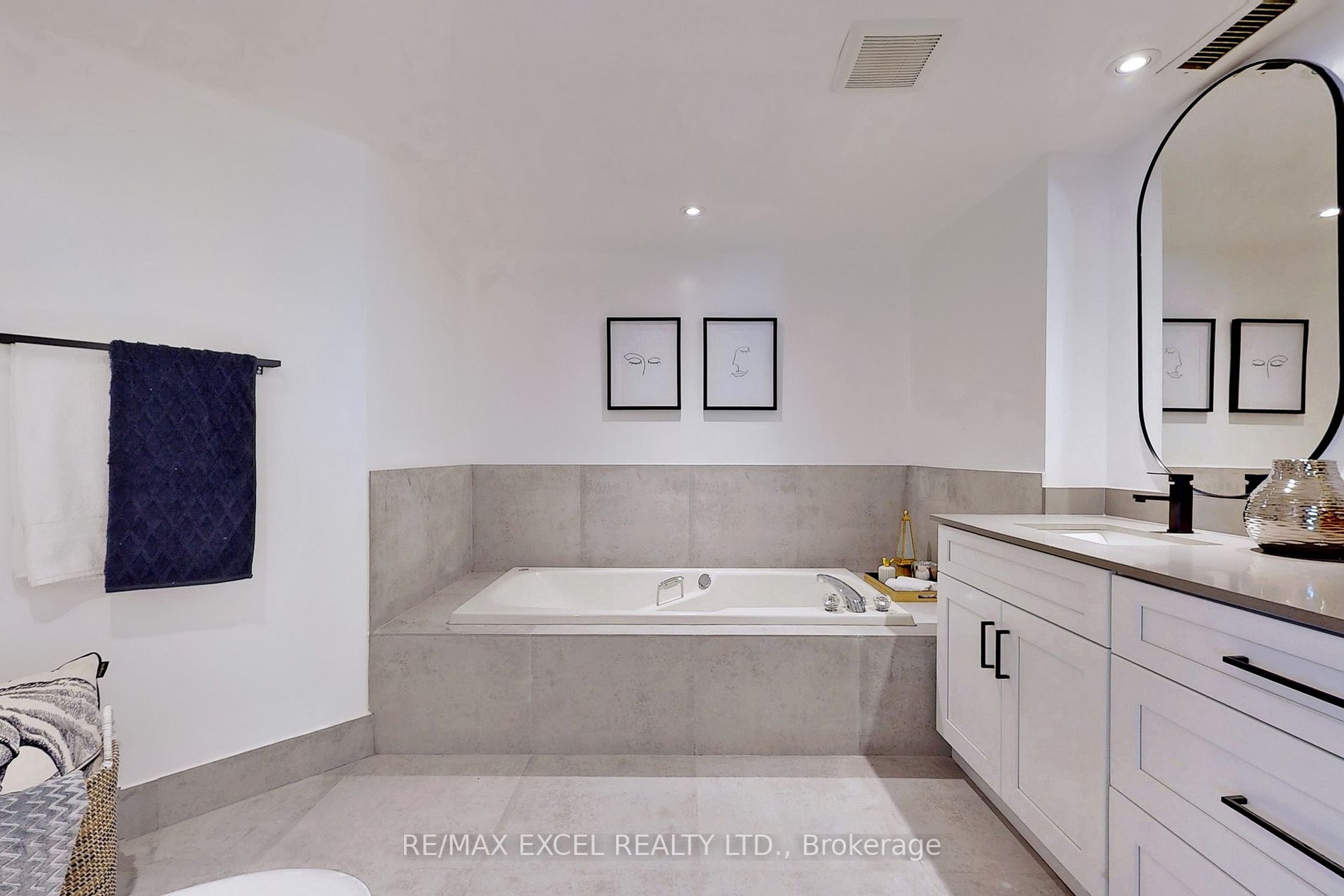 25 George St, #Ph4