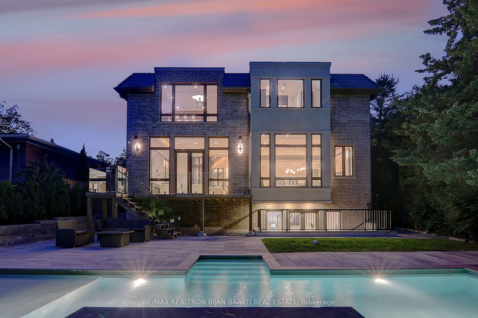 53 Hawksbury Dr