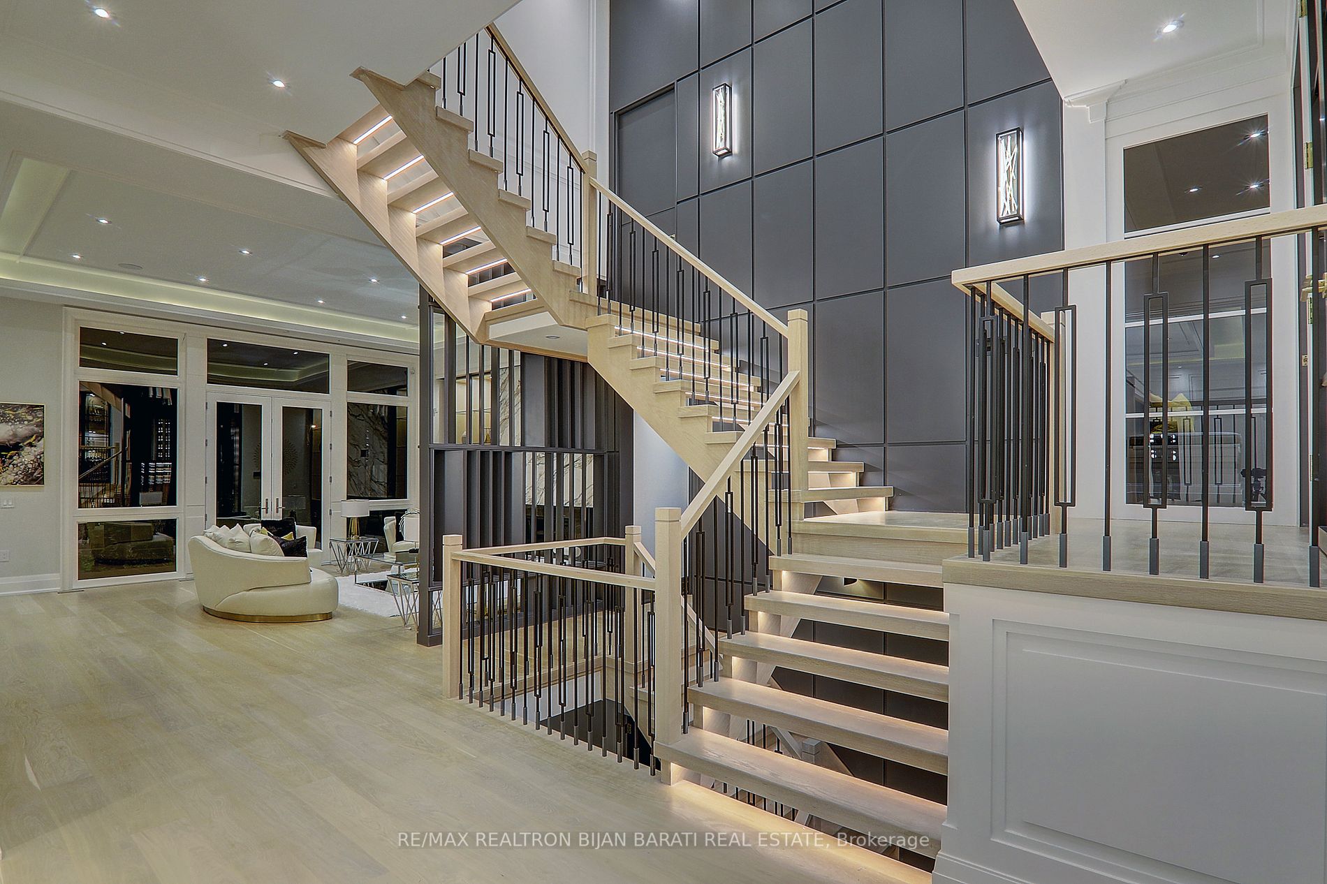 53 Hawksbury Dr