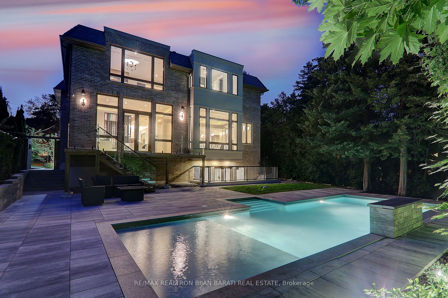 53 Hawksbury Dr