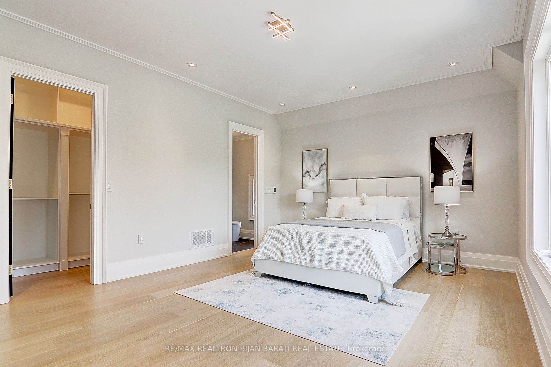 53 Hawksbury Dr
