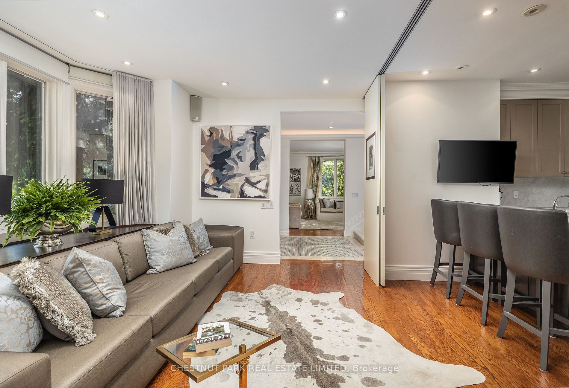 336 Douglas Dr