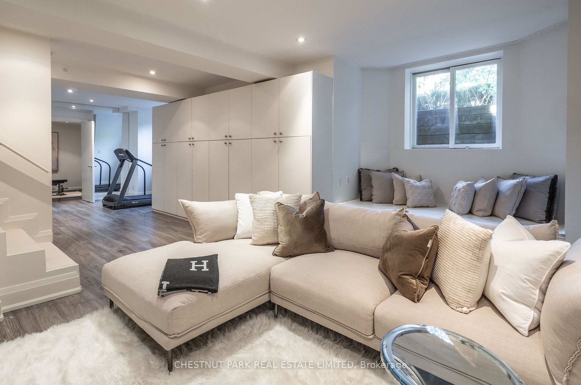 336 Douglas Dr