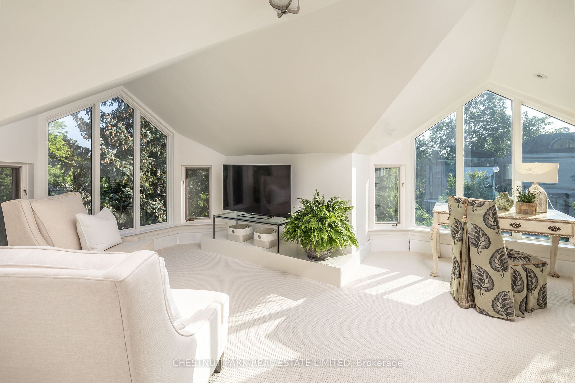 336 Douglas Dr