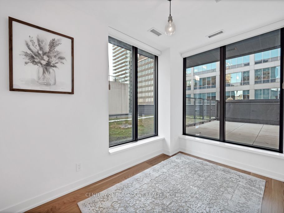 22 Lombard St, #502