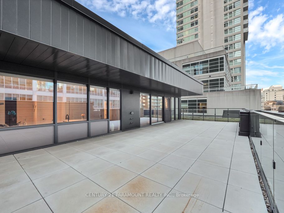 22 Lombard St, #502