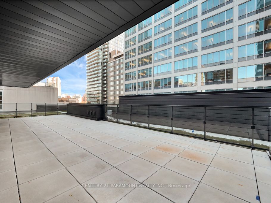 22 Lombard St, #502