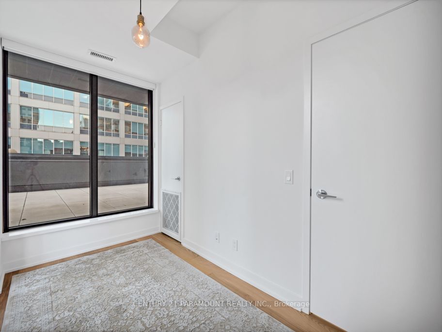 22 Lombard St, #502