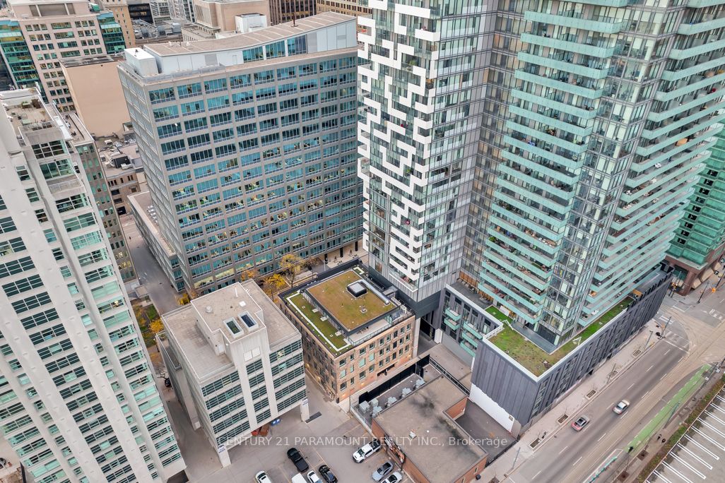 22 Lombard St, #502