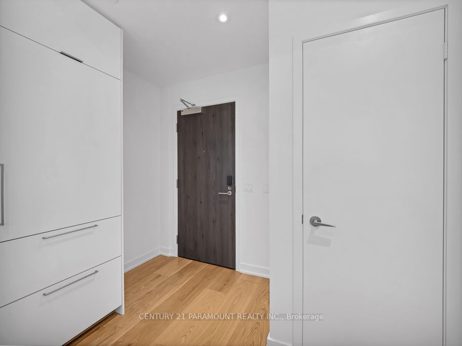 22 Lombard St, #502