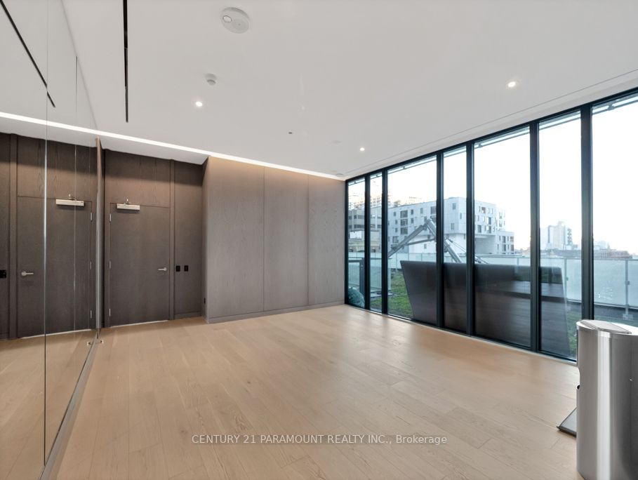 22 Lombard St, #502