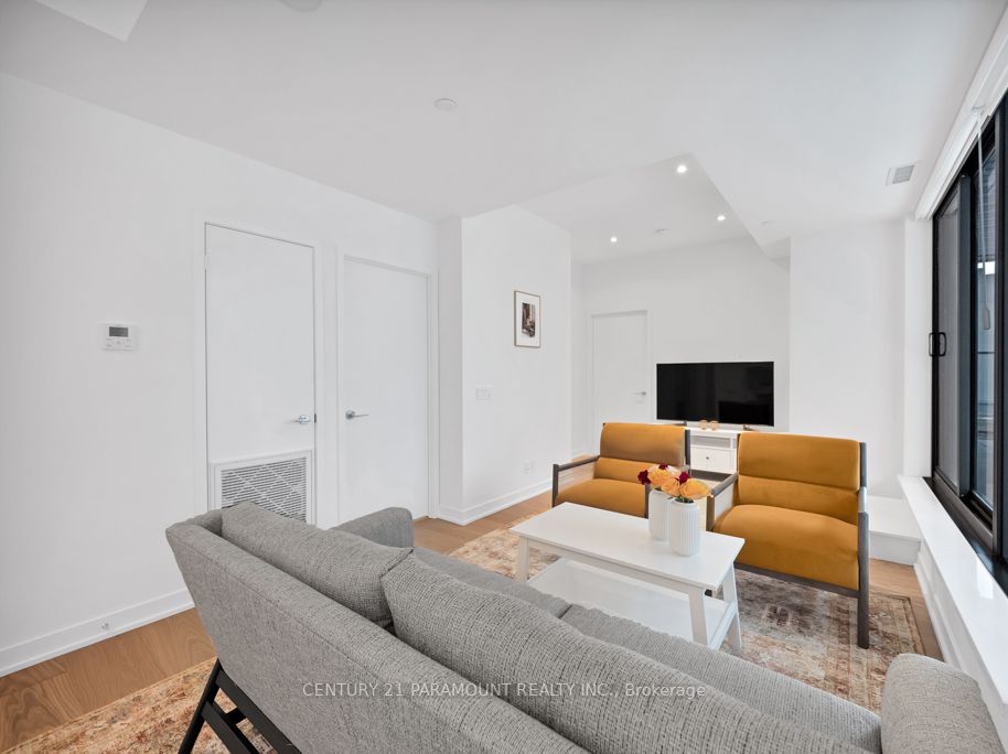 22 Lombard St, #502